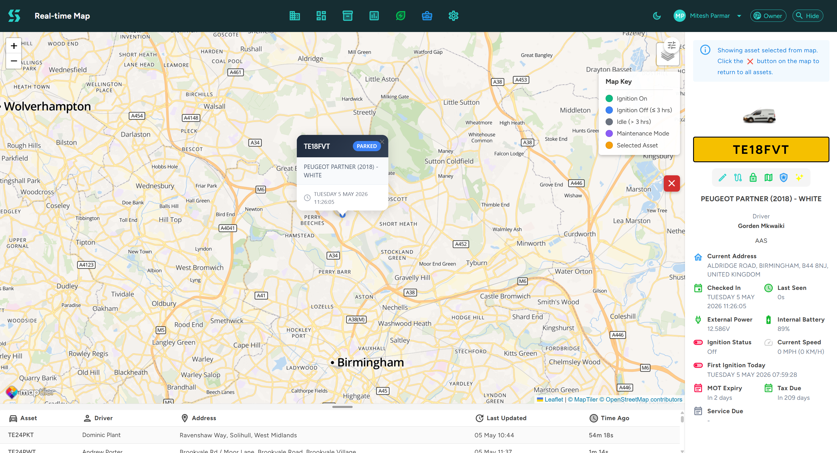 Skooa live tracking map showing real-time vehicle positions with search and filtering